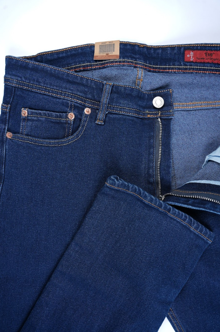Jean Levi’s Bleu – Coupe Normale 100 % Coton.