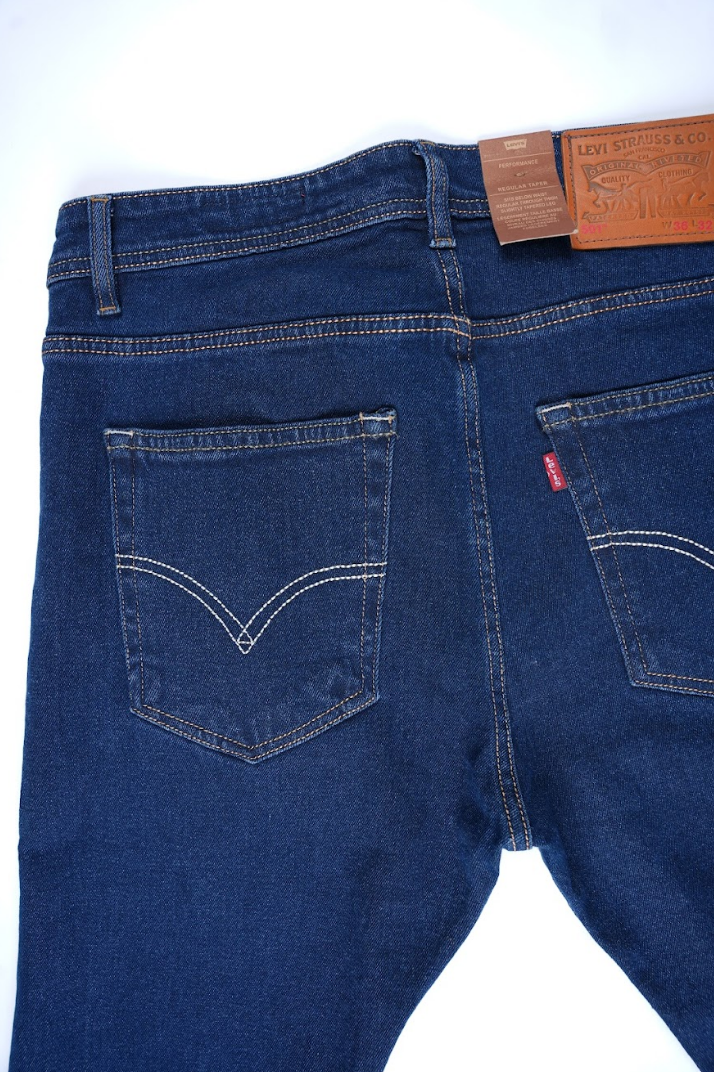 Jean Levi’s Bleu – Coupe Normale 100 % Coton.