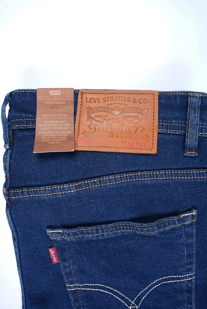 Jean Levi’s Bleu – Coupe Normale 100 % Coton.