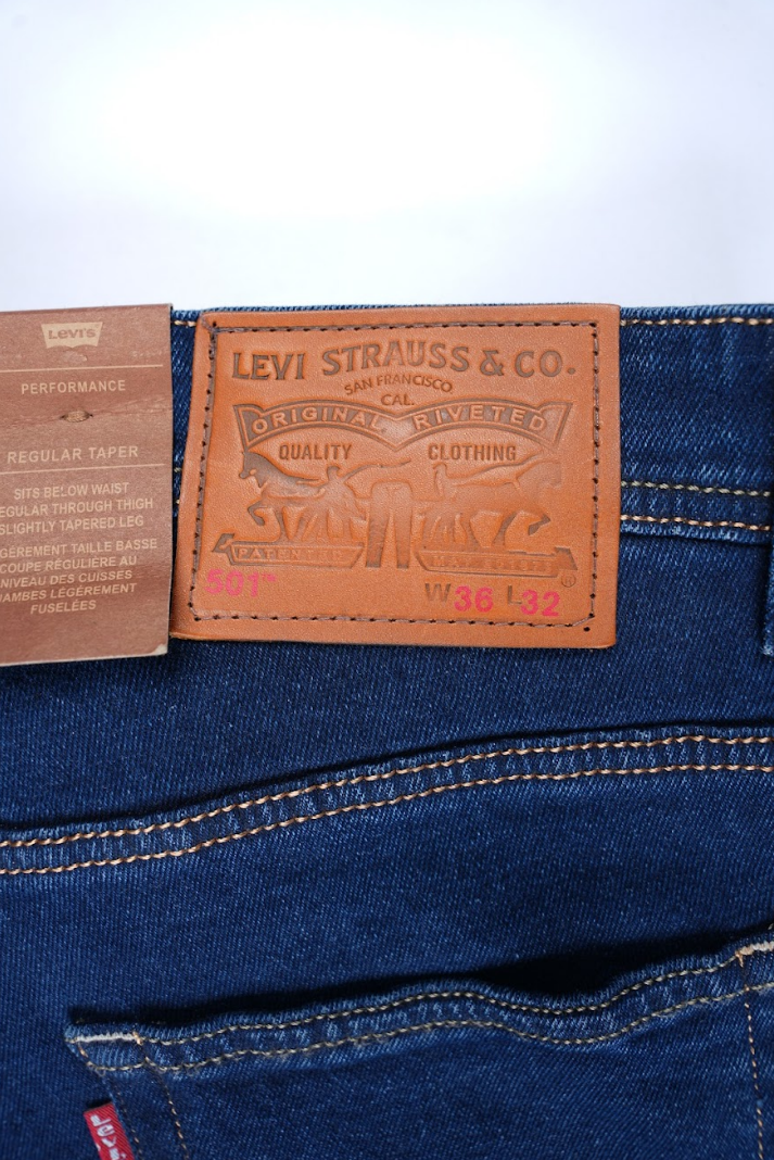 Jean Levi’s Bleu – Coupe Normale 100 % Coton.