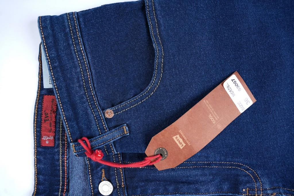 Jean Levi’s Bleu – Coupe Normale 100 % Coton.