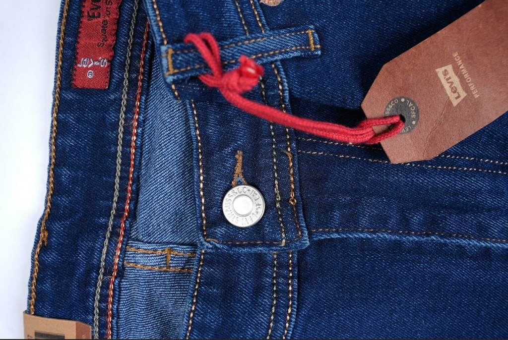 Jean Levi’s Bleu – Coupe Normale 100 % Coton.