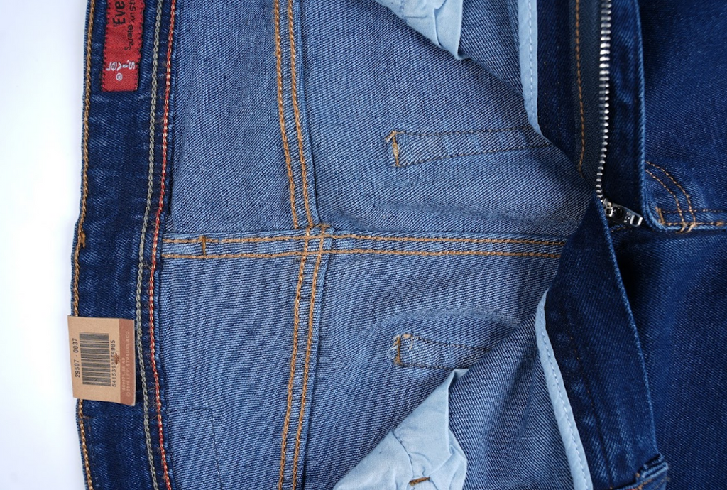 Jean Levi’s Bleu – Coupe Normale 100 % Coton.