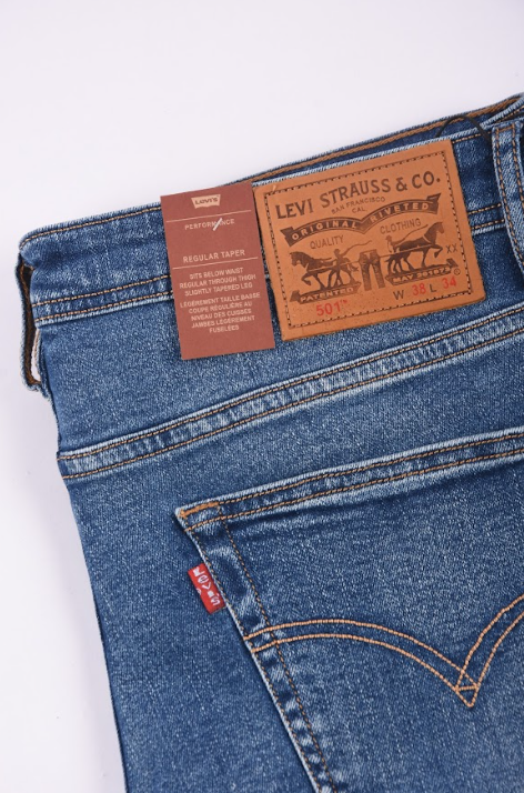 Jean Levi’s Bleu Délavé – Coupe Normale (100 % Coton)